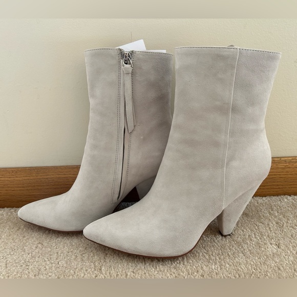 NIB Anthropologie Silent D Apage Cone Heel Booties in Light Grey Suede - Size 38 - Picture 4 of 15